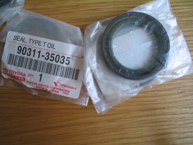 Сальник р вала 9031135035 TOYOTA